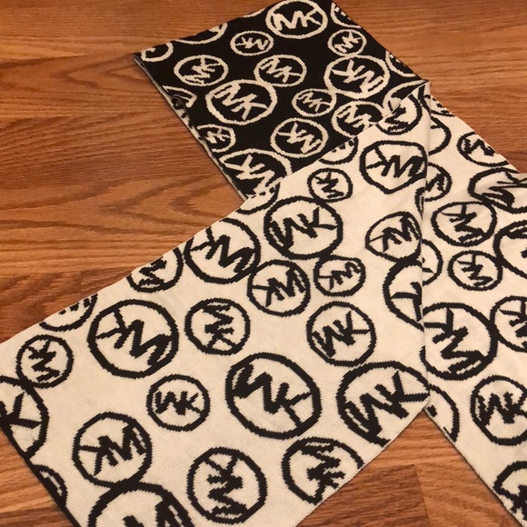 Scarf - Picture 1 of 4